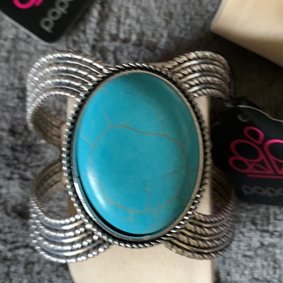 Set of Four (4) Paparazzi Silver Cuff Bracelets. NWT - Picture 6 of 9